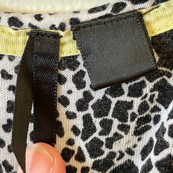 (2) Dillards Pajamas M shorts / S top AOP black white giraffe animal print - Picture 5 of 15